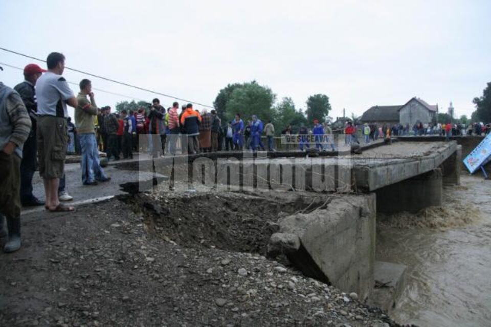 Informații utile: Drumuri închise sau cu restricții de circulație după 10 zile de la inundații