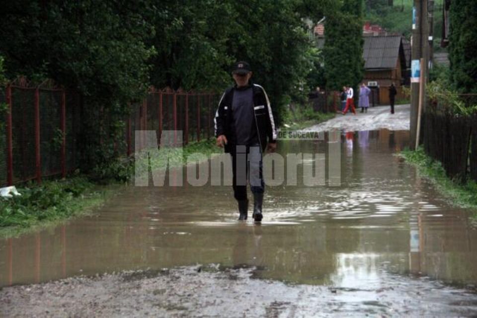 Chiar dacă ploaia a fost abundentă, canalizarea nu a făcut față și apa s-a revărsat, tot trebuie plătită