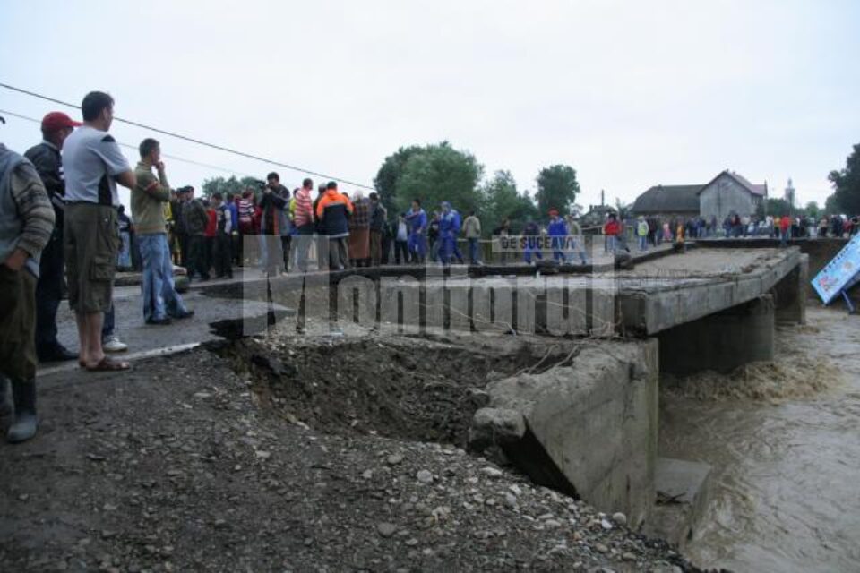 Informații utile: Drumuri închise sau cu restricții de circulație după zece zile de la inundații Informații utile: Drumuri închise sau cu restricții de circulație după zece zile de la inundații