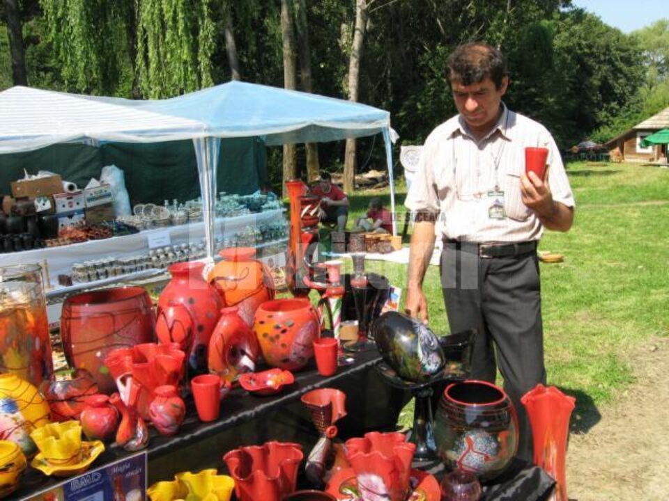 Meșterul sticlar Dan Bordianu, unul din laureații ediției din acest an