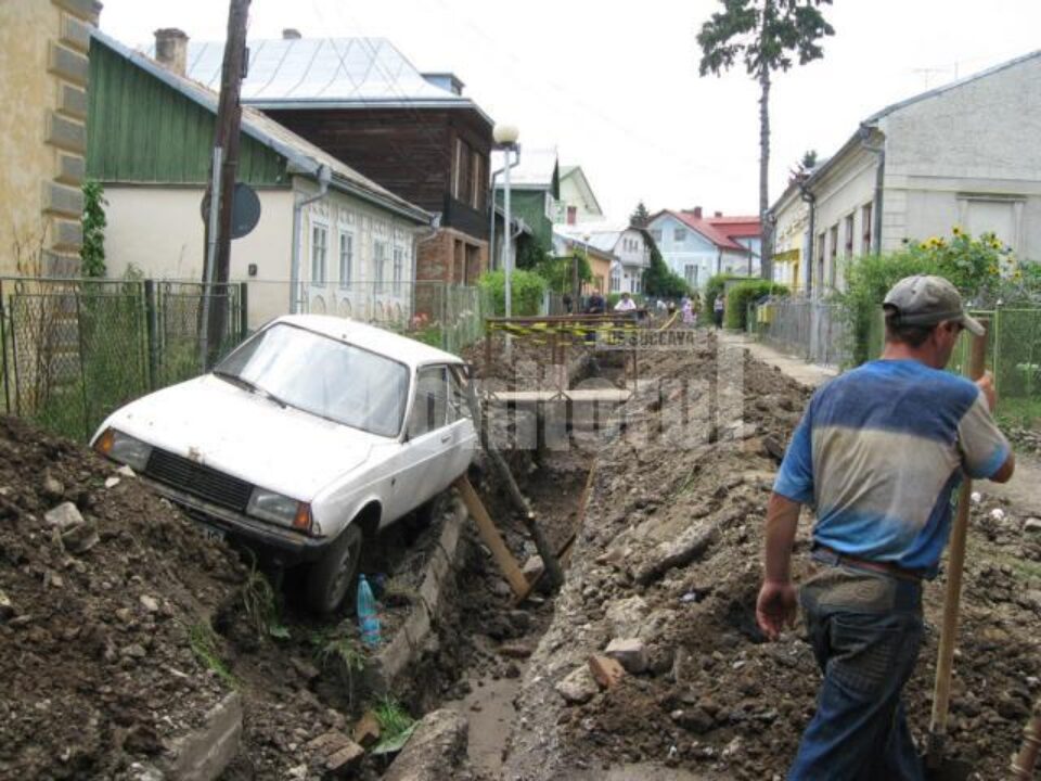 Mașina din șanț