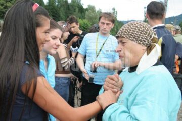 Solidaritate: Elena Băsescu, cu ajutoare la sinistrații din Nisipitu