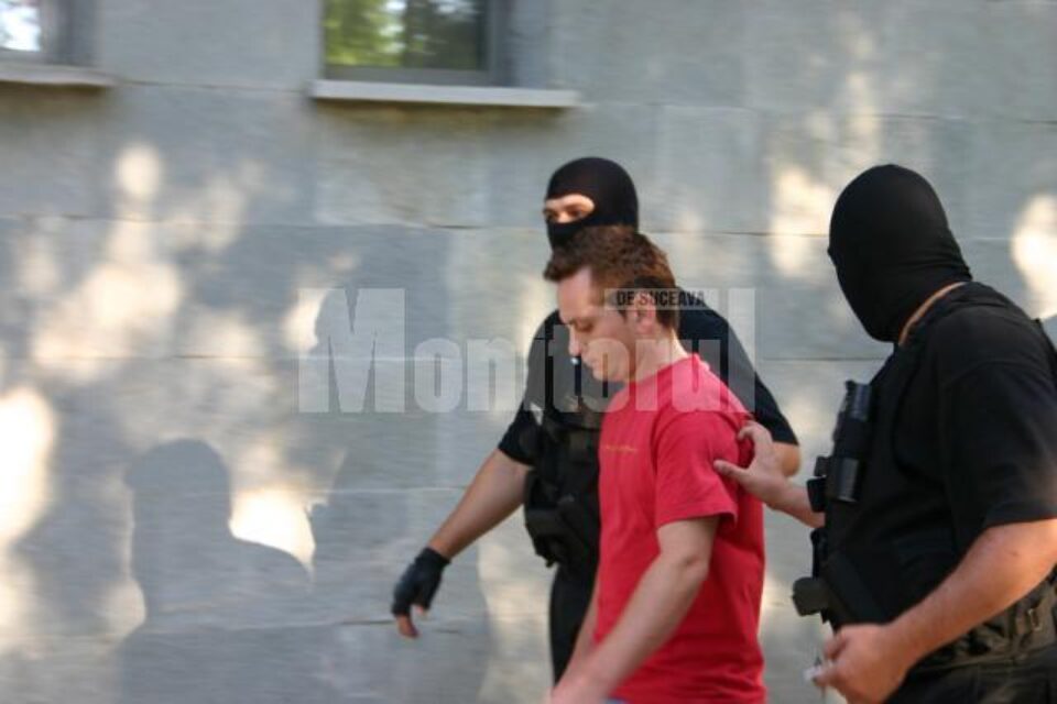 Ieri seară, cei patru tineri au fost duși în fata judecătorilor cu propunere de arestare preventivă