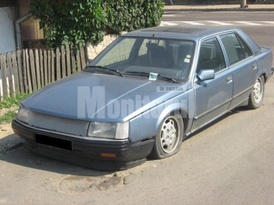 Mașina abandonată în cartierul Obcini Mașina abandonată în cartierul Obcini