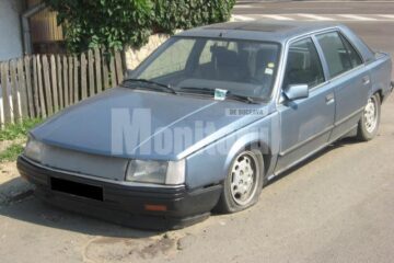 Mașina abandonată în cartierul Obcini