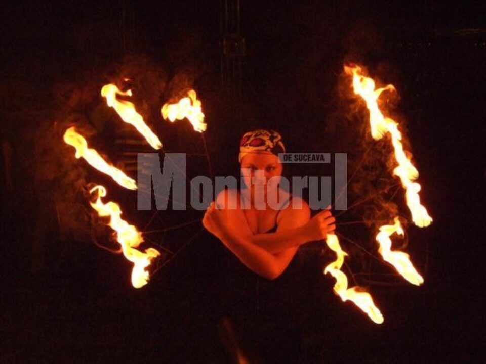 Jocuri cu focul realizate de Cavalerii Cetăților Bârsei