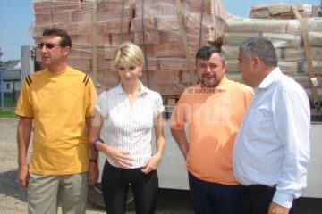 Deputatul PD-L de Sibiu Raluca Turcan a venit, ieri, la Suceava cu un transport de materiale de construcții
