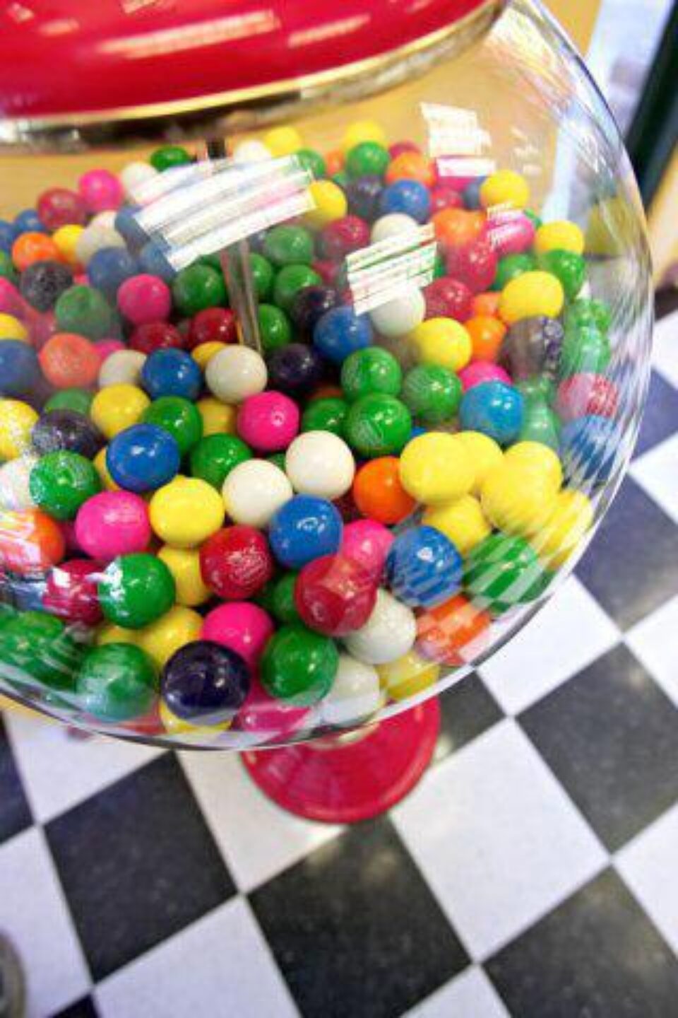 Produsele care coloranți artificiali ce dau hiperactivitate la copii ar putea avea etichete speciale. Foto: ALAMY