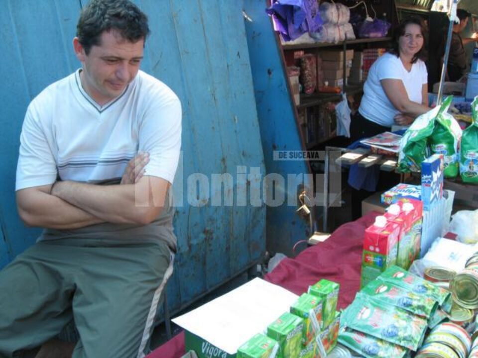 Anunțul de evacuare, prezent ieri pe masa bazariștilor din primul rând Anunțul de evacuare, prezent ieri pe masa bazariștilor din primul rând