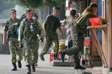 Rusia și-a luat angajamentul să își retragă astăzi militarii din orașul georgian Gori. Foto: AFP/MEDIAFAX