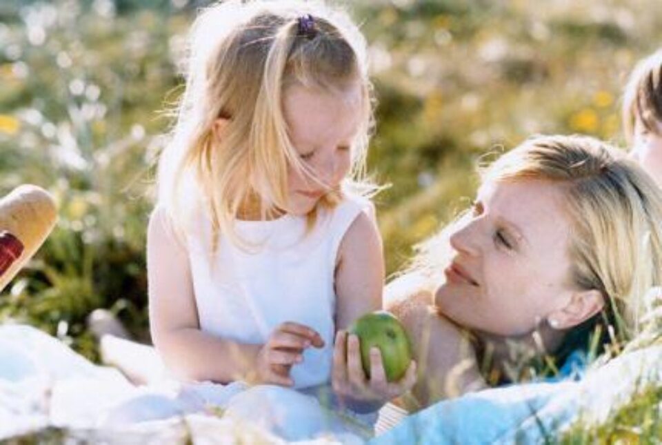 Aerul curat și exercițiile fizice sunt benefice pentru copii. Foto: ZEFA