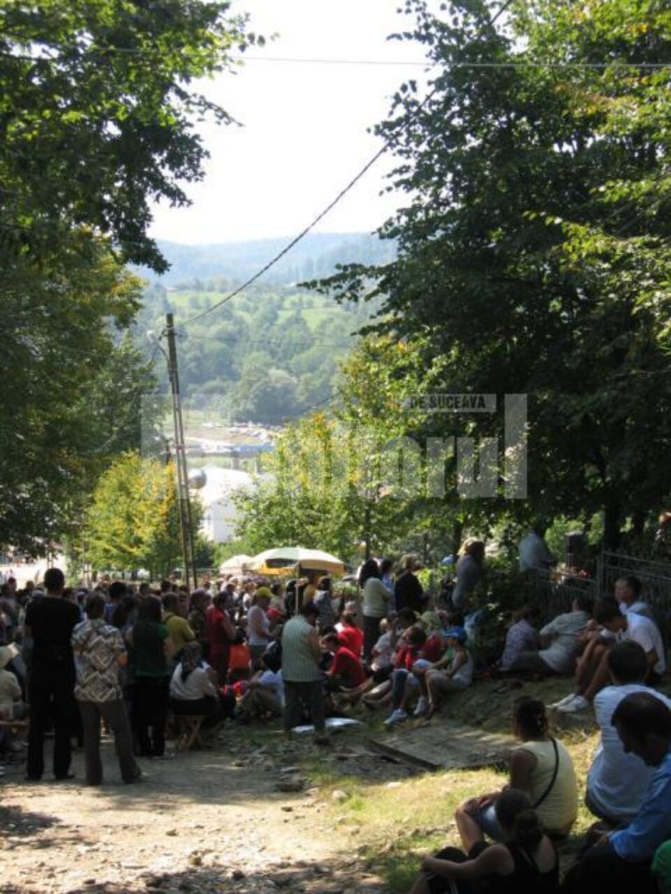 Sute de credincioși au luat parte ieri la deschiderea pelerinajului de la Cacica Sute de credincioși au luat parte ieri la deschiderea pelerinajului de la Cacica
