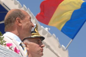 Băsescu: "Astăzi, de ziua voastră, de ziua noastră, vă doresc «La mulți ani», bărbăție și curaj". Foto: Sorin LUPȘA