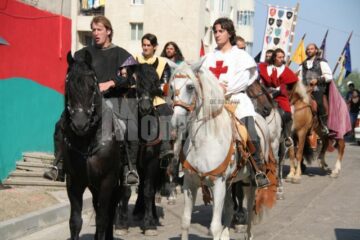 Alai medieval pe străzile Sucevei