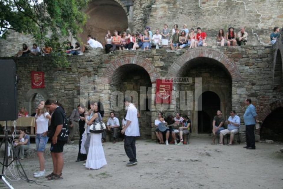 Spectatori pe zidurile Cetății
