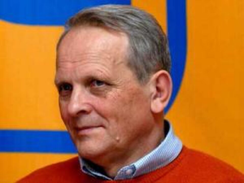 Stolojan a admis că se mai gândește dacă va candida Foto: MEDIAFAX