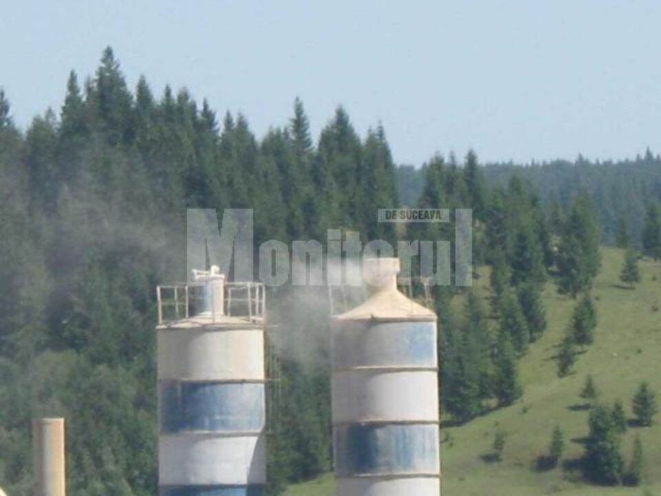 Praful emanat de stația de ciment a firmei Aktor