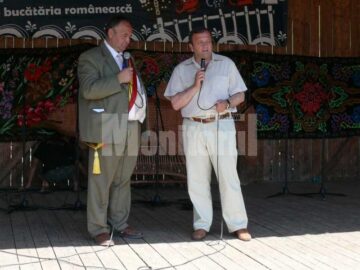 Primarul de Ciocănești, Gheorghe Tomoioagă și președintele CJ, Gheorghe Flutur, la deschiderea festivalului