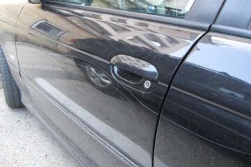 Mașina lui Lucian Harșovschi, zgâriată de la un capăt la altul