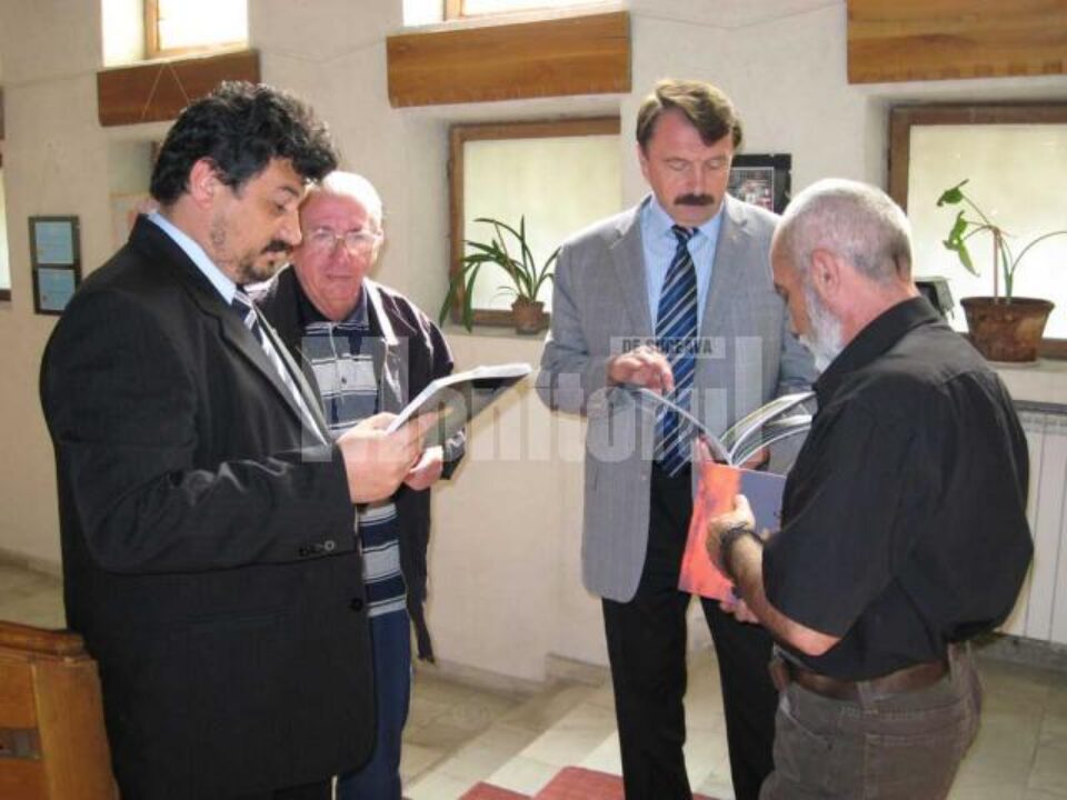 Catalogul salonului analizat cu atenție de organizatori