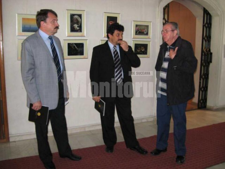 Vicepreședintele CJ Sv, Vasile Ilie, directorul CMB, Constantin-Emil