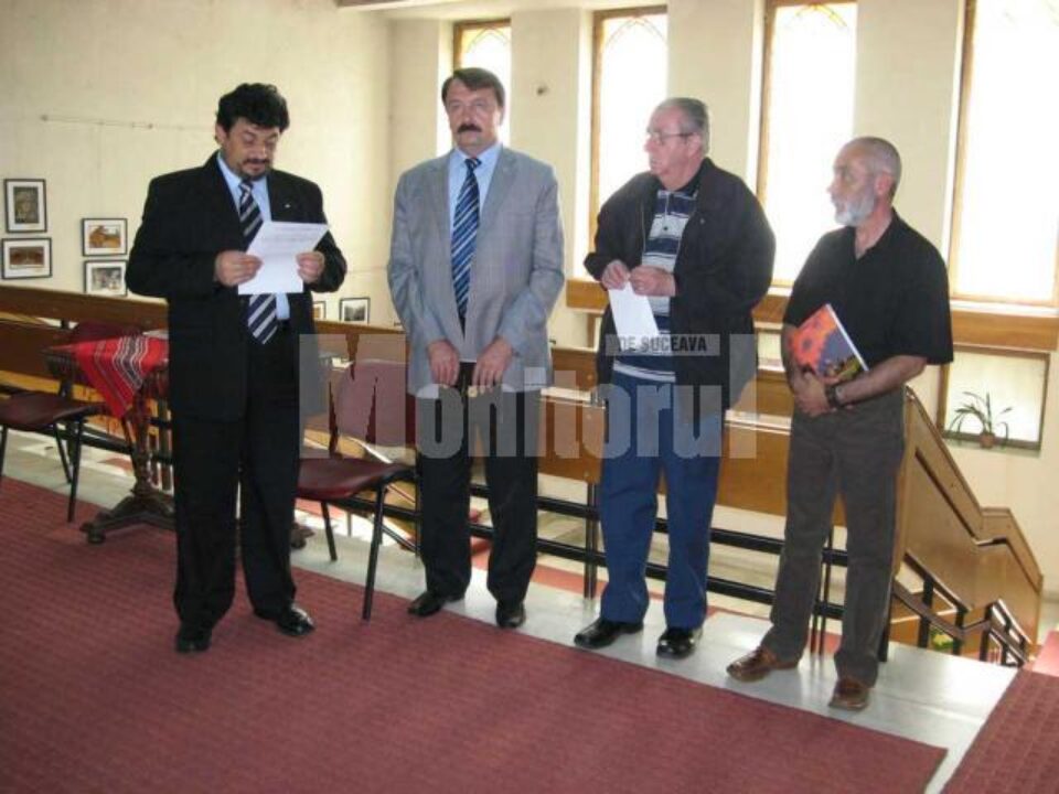 Constantin-Emil Ursu dând citire listei laureaților