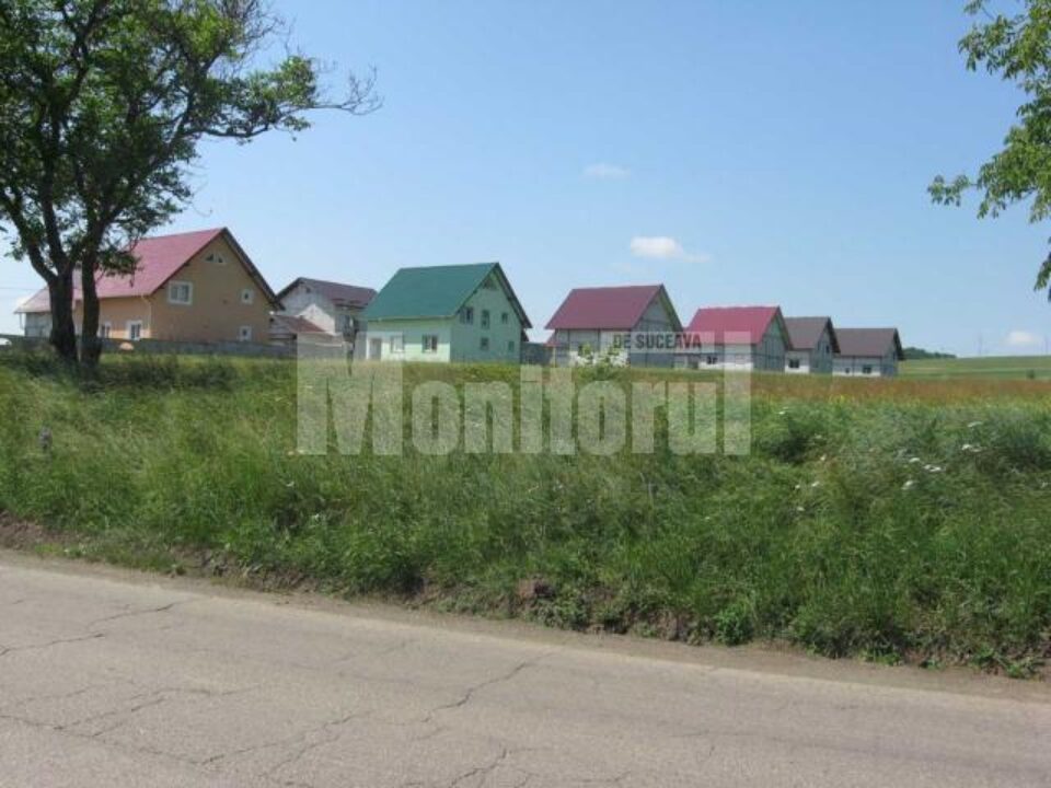 La ieșirea din Ipotești casele se construiesc una după alta