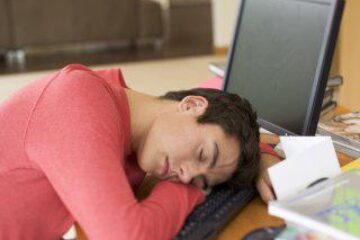 Părinții ar trebui să le impună adolescenților un program de odihnă regulat Foto: I love images