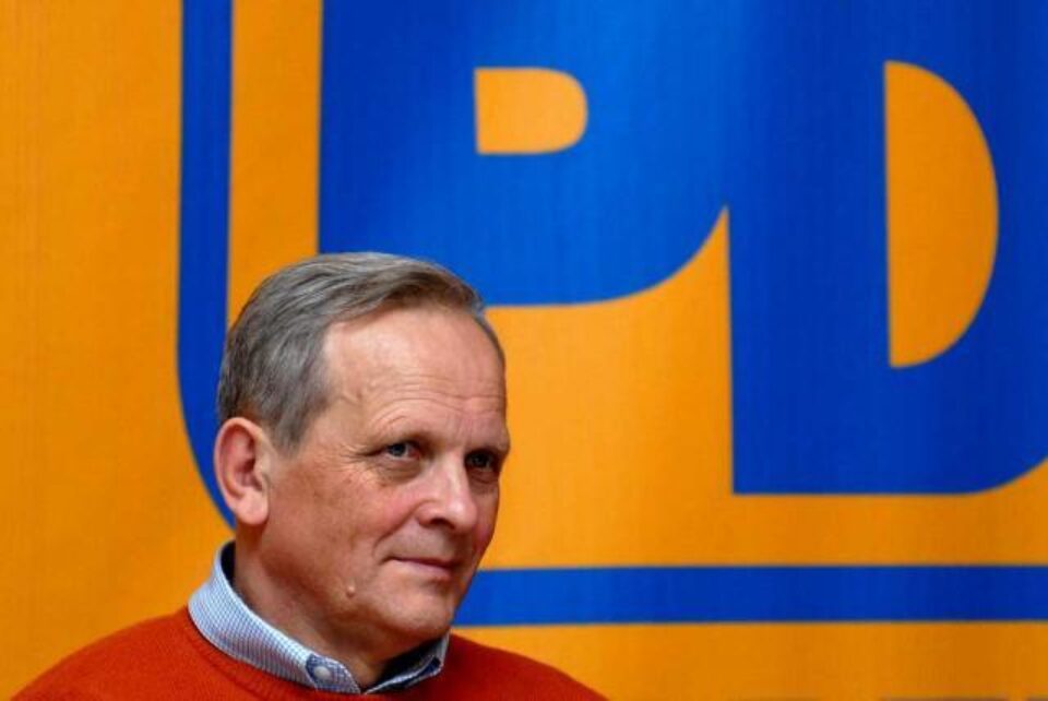 Theodor Stolojan are nu numai cea mai mare notorietate, ci deține și cea mai înaltă cotă de încredere Foto: MEDIAFAX