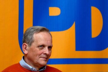 Theodor Stolojan are nu numai cea mai mare notorietate, ci deține și cea mai înaltă cotă de încredere Foto: MEDIAFAX