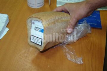 Peste o sută de pachete de țigări erau ascunse în pâine și cutii de suc