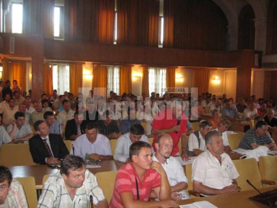 La dezbateri au participat suceveni care muncesc în străinătate, reprezentanți ai primăriilor din județ și oameni de afaceri La dezbateri au participat suceveni care muncesc în străinătate, reprezentanți ai primăriilor din județ și oameni de afaceri