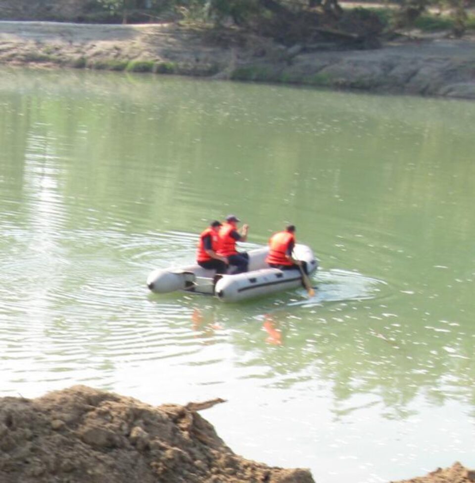 Căutările pompierilor nu au dat până acum nici un rezultat Căutările pompierilor nu au dat până acum nici un rezultat