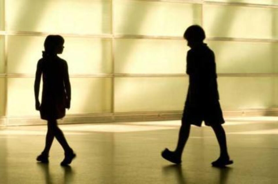 Fetele fug de-acasă din dragoste, iar băieții își încearcă norocul în lume Foto: ALAMY Fetele fug de-acasă din dragoste, iar băieții își încearcă norocul în lume Foto: ALAMY