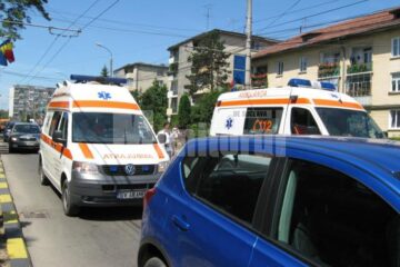 O ambulanță chemată la un accident rutier a fost deturnată de rudele uneia dintre victime