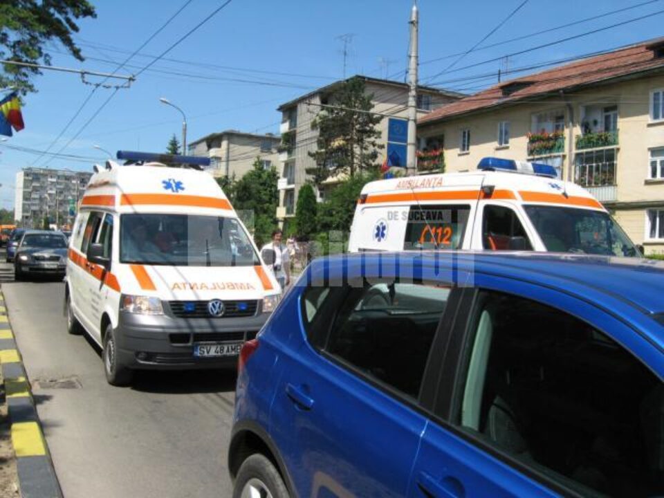 O ambulanță chemată la un accident rutier a fost deturnată de rudele uneia dintre victime O ambulanță chemată la un accident rutier a fost deturnată de rudele uneia dintre victime