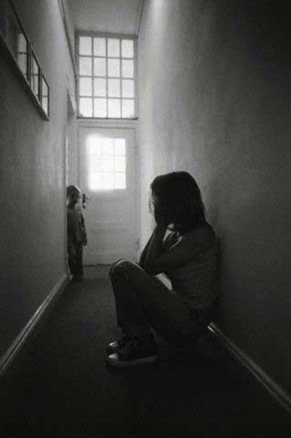 Unii copii se izolează, nu comunică cu nimeni și se simt vinovați Foto: ZEFA Unii copii se izolează, nu comunică cu nimeni și se simt vinovați Foto: ZEFA