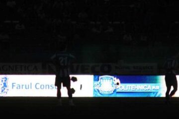 Partida dintre echipele Poli Iași și Farul Constanta nu s-a disputat din cauza instalației de nocturnă Foto: MEDIAFAX