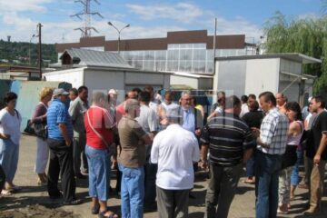 Primarul Sucevei discută cu bazariștii îngrijorați de soarta chioșcurilor lor