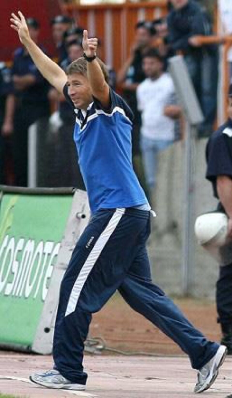 Dan Petrescu, un antrenor și un tată fericit