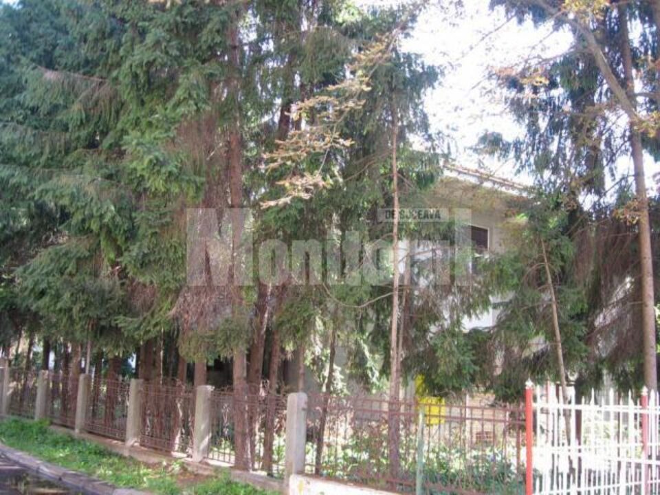 În această zonă va fi ridicată o clădire cu zece etaje și cu centru comercial la parter