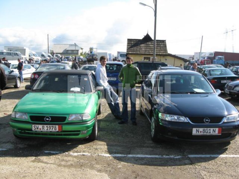 Târgurile auto sunt pline de autovehicule vechi, la prețuri accesibile