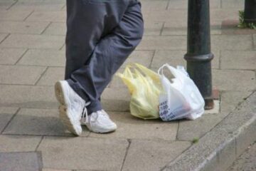 Ecotaxa are rolul de a micșora consumul de ambalaje care nu sunt biodegradabile Foto: ALAMY