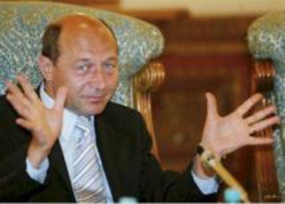 Traian Băsescu a ajuns în județul Suceava, afectat de inundațiile din iulie