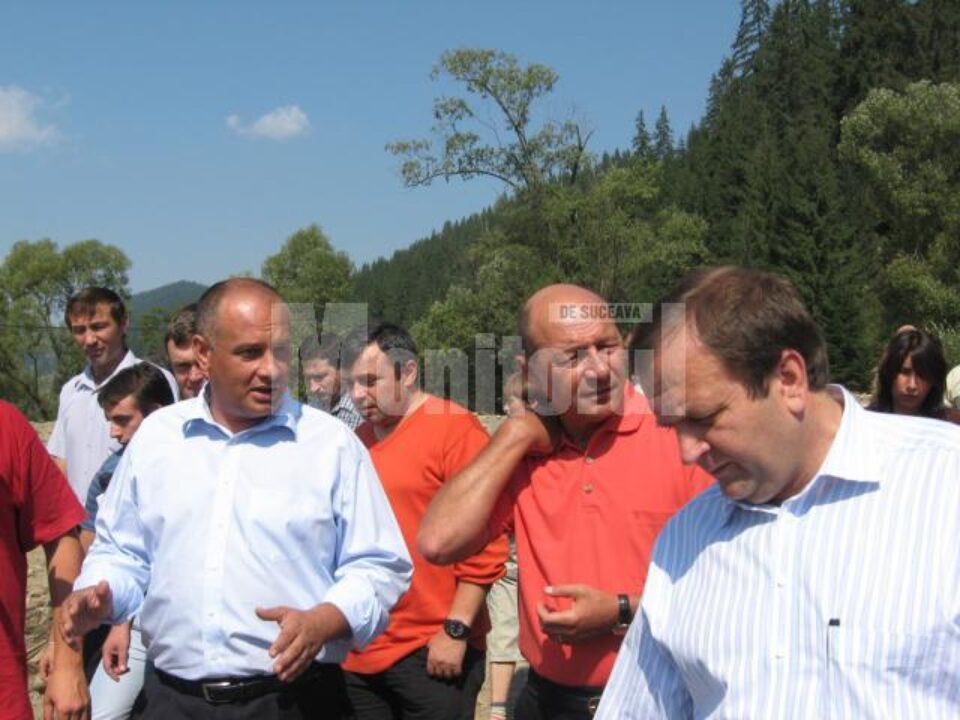 Vizită fulger a președintelui Băsescu la Moldovița și Argel Vizită fulger a președintelui Băsescu la Moldovița și Argel