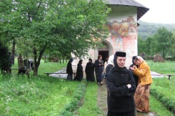 Lecția de religie: Mijloacele duhovnicești pentru a păstra credința în Dumnezeu