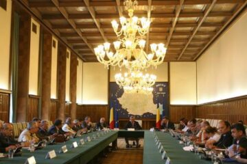 La 25 iulie 2008, reprezentanții confederațiilor sindicale și cei ai patronatelor au semnat acordul cu Guvernul privind majorarea salariului minim. Foto: MEDIAFAX