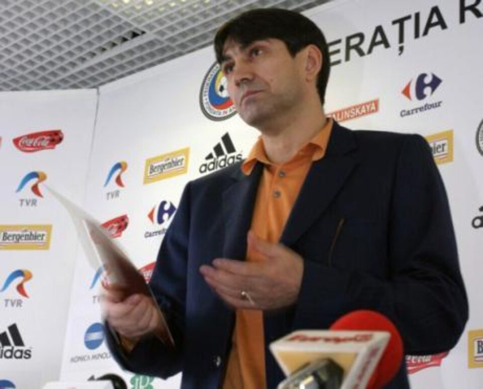 Pițurcă este tot mai contestat