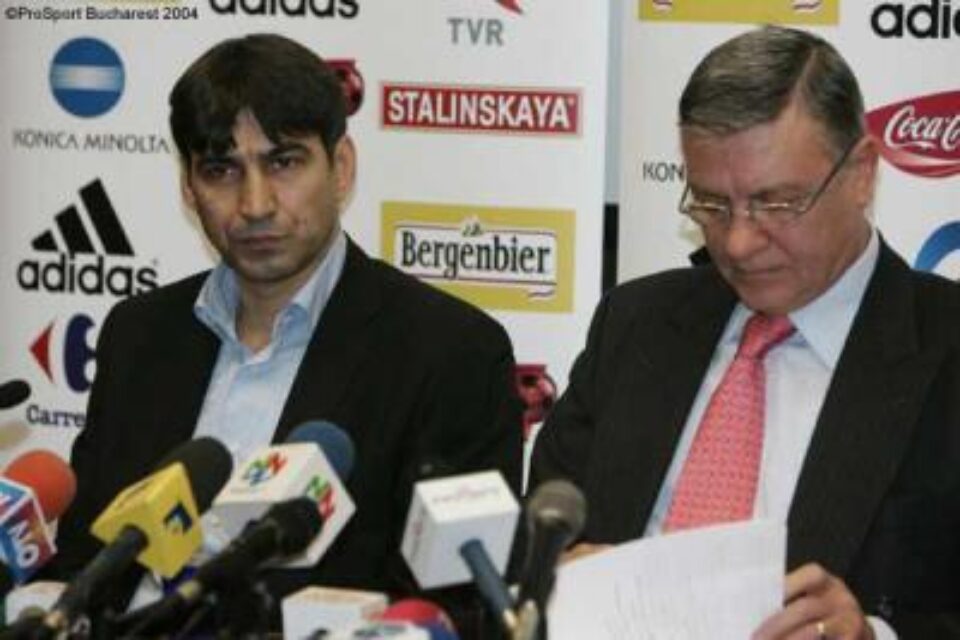 Pițurcă a primit girul lui Mircea Sandu pentru a continua la echipa națională