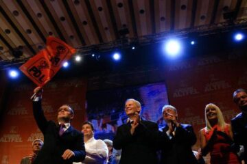 Prim-vicepreședintele PDL Theodor Stolojan a fost anunțat oficial, ieri, la Conferința Națională a partidului, drept propunerea de premier al PD-L. Foto: MEDIAFAX